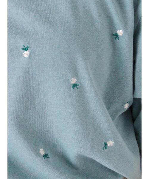 ehka sopo（エヘカソポ）の「花刺繍Tシャツ（Tシャツ/カットソー・レディース・キナリ/オフホワイト/ブラック/グリーン・F）」の13枚目の写真