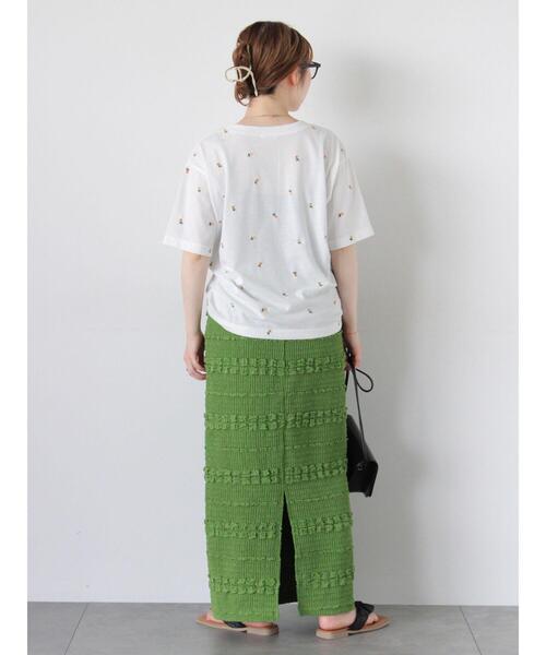 ehka sopo（エヘカソポ）の「花刺繍Tシャツ（Tシャツ/カットソー・レディース・キナリ/オフホワイト/ブラック/グリーン・F）」の20枚目の写真