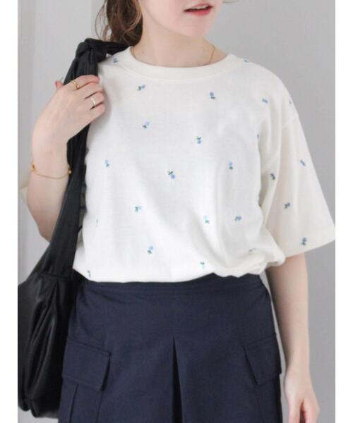 ehka sopo（エヘカソポ）の「花刺繍Tシャツ（Tシャツ/カットソー・レディース・キナリ/オフホワイト/ブラック/グリーン・F）」の22枚目の写真