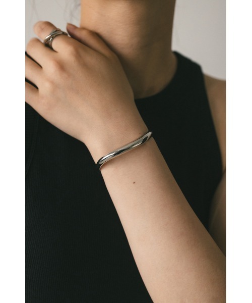 STYLEMIXER（スタイルミキサー）の「カーブラインバングル（バングル/リストバンド・レディース・シルバー/ゴールド・FREE）」の2枚目の写真