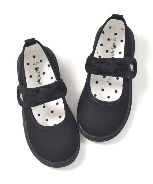 BeBe（ベベ）の「リボン付きシューズ(13～19cm)（スニーカー・キッズ・ブラック・19.0cm/18.0cm/17.0cm/14.0cm/13.0cm/15.0cm/16.0cm/13.5cm）」の2枚目の写真