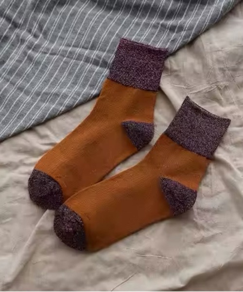 ammy.(エイミードット)の「【 ammy. / エイミードット 】 バイカラー ラメ ソックス(ソックス/靴下・レディース・ブラウン/ブラック×ゴールド/グレー/ブラック×シルバー・FREE)」の4枚目の写真