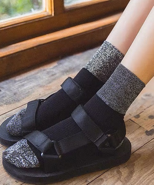 ammy.(エイミードット)の「【 ammy. / エイミードット 】 バイカラー ラメ ソックス(ソックス/靴下・レディース・ブラウン/ブラック×ゴールド/グレー/ブラック×シルバー・FREE)」の6枚目の写真