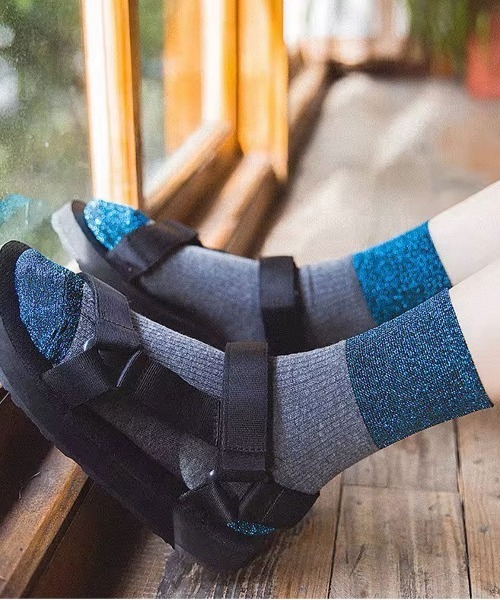 ammy.(エイミードット)の「【 ammy. / エイミードット 】 バイカラー ラメ ソックス(ソックス/靴下・レディース・ブラウン/ブラック×ゴールド/グレー/ブラック×シルバー・FREE)」の7枚目の写真