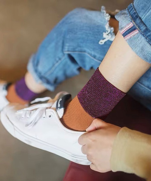 ammy.(エイミードット)の「【 ammy. / エイミードット 】 バイカラー ラメ ソックス(ソックス/靴下・レディース・ブラウン/ブラック×ゴールド/グレー/ブラック×シルバー・FREE)」の5枚目の写真