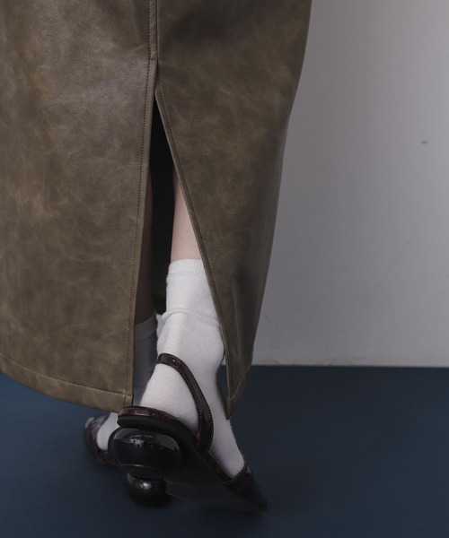 SENSE OF PLACE by URBAN RESEARCH(センスオブプレイスバイアーバンリサーチ)の「ヴィンテージレザーライクペンシルスカート(スカート・レディース・カーキ/アイボリー/ブラック・SMALL/MEDIUM)」の22枚目の写真