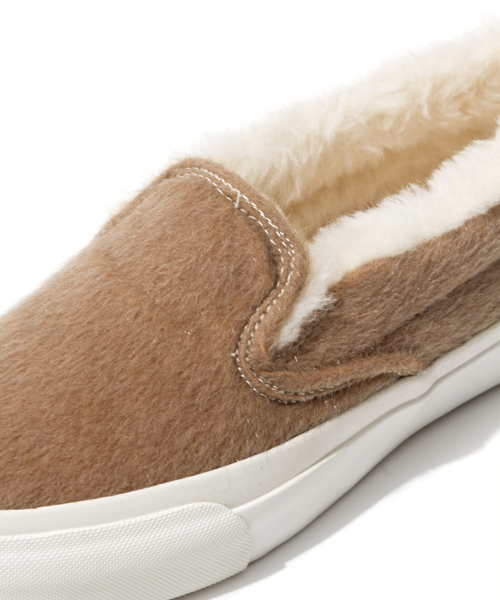 AMERICAN RAG CIE(アメリカンラグシー)の「AMERICAN RAG CIE ボアスリッポン105-AOZ-OZ-48(スリッポン・メンズ・ブラック/キャメル・10/8/9)」の5枚目の写真