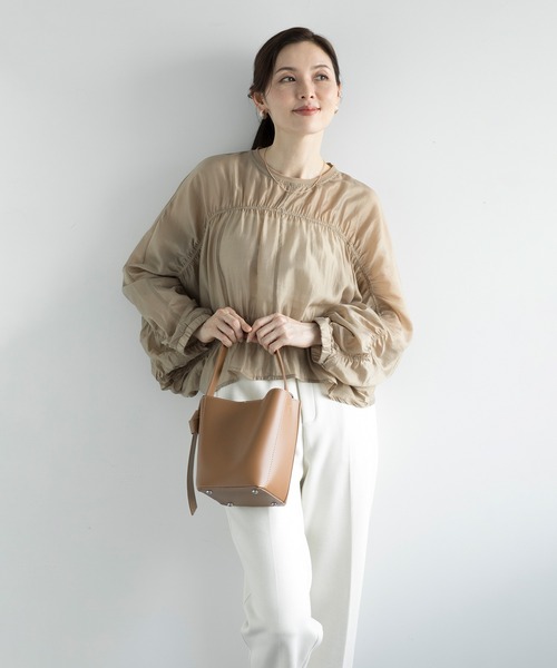 DECADE CLASSIC(ディケイド クラシック)の「【DECADE CLASSIC】ラッフルドロストドルマンシアーブラウス (SS)(シャツ/ブラウス・レディース・ライトベージュ/ブラック/グレー/ホワイト/ベージュ・FREE)」の5枚目の写真