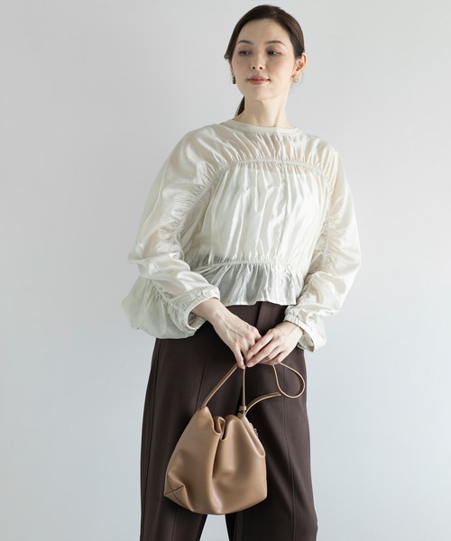 DECADE CLASSIC(ディケイド クラシック)の「【DECADE CLASSIC】ラッフルドロストドルマンシアーブラウス (SS)(シャツ/ブラウス・レディース・ライトベージュ/ブラック/グレー/ホワイト/ベージュ・FREE)」の11枚目の写真
