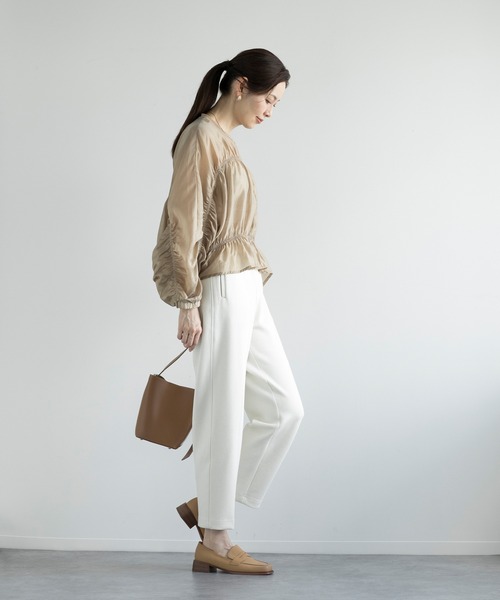DECADE CLASSIC(ディケイド クラシック)の「【DECADE CLASSIC】ラッフルドロストドルマンシアーブラウス (SS)(シャツ/ブラウス・レディース・ライトベージュ/ブラック/グレー/ホワイト/ベージュ・FREE)」の15枚目の写真