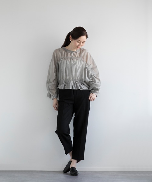 DECADE CLASSIC(ディケイド クラシック)の「【DECADE CLASSIC】ラッフルドロストドルマンシアーブラウス (SS)(シャツ/ブラウス・レディース・ライトベージュ/ブラック/グレー/ホワイト/ベージュ・FREE)」の17枚目の写真
