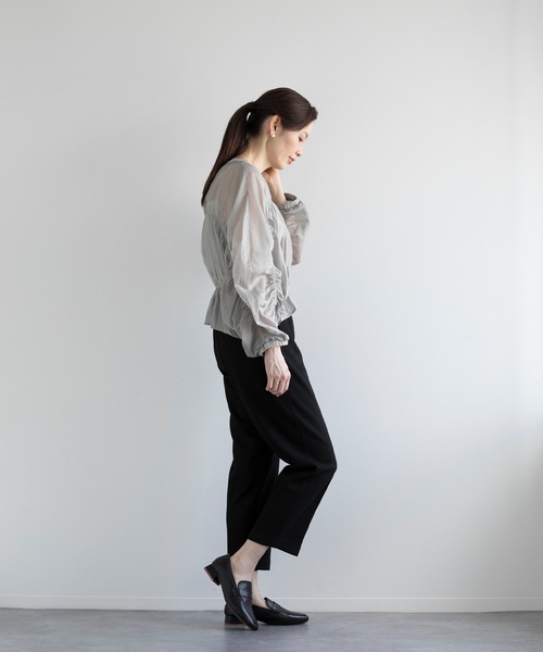DECADE CLASSIC(ディケイド クラシック)の「【DECADE CLASSIC】ラッフルドロストドルマンシアーブラウス (SS)(シャツ/ブラウス・レディース・ライトベージュ/ブラック/グレー/ホワイト/ベージュ・FREE)」の19枚目の写真