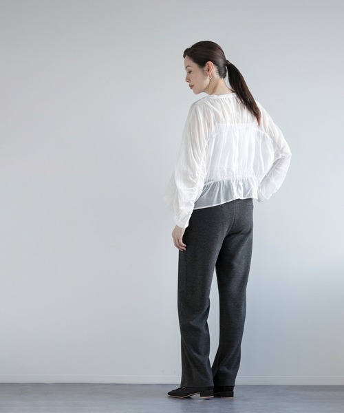 DECADE CLASSIC(ディケイド クラシック)の「【DECADE CLASSIC】ラッフルドロストドルマンシアーブラウス (SS)(シャツ/ブラウス・レディース・ライトベージュ/ブラック/グレー/ホワイト/ベージュ・FREE)」の22枚目の写真