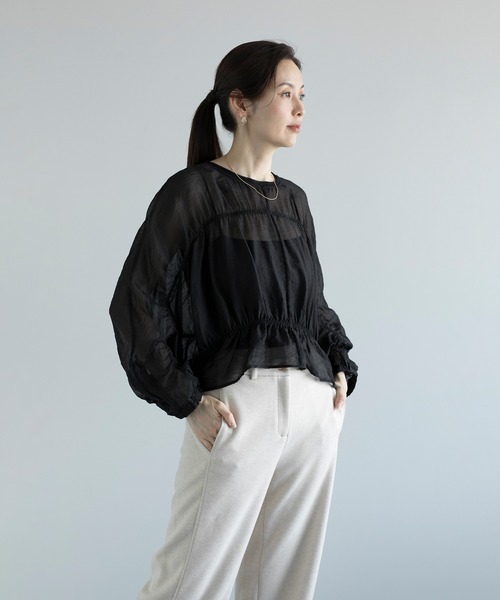 DECADE CLASSIC(ディケイド クラシック)の「【DECADE CLASSIC】ラッフルドロストドルマンシアーブラウス (SS)(シャツ/ブラウス・レディース・ライトベージュ/ブラック/グレー/ホワイト/ベージュ・FREE)」の7枚目の写真