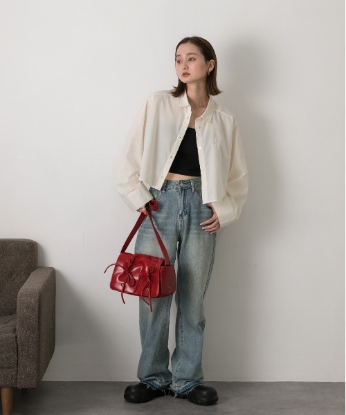 ad thie(アドティエ)の「刺繍入り ショート丈シャツ(シャツ/ブラウス・レディース・アイボリー・LARGE/MEDIUM)」の2枚目の写真