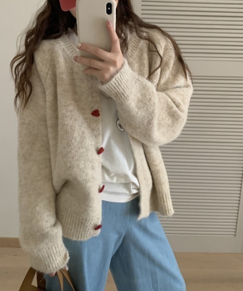 deux amour(ドゥーザムール)の「ハートボタンクルーネックニットカーデ(カーディガン/ボレロ・レディース・アイボリー/グレー/チャコールグレー/ベージュ/イエロー/ネイビー・FREE)」の4枚目の写真