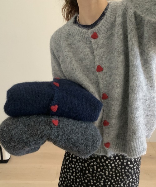 deux amour(ドゥーザムール)の「ハートボタンクルーネックニットカーデ(カーディガン/ボレロ・レディース・アイボリー/グレー/チャコールグレー/ベージュ/イエロー/ネイビー・FREE)」の3枚目の写真