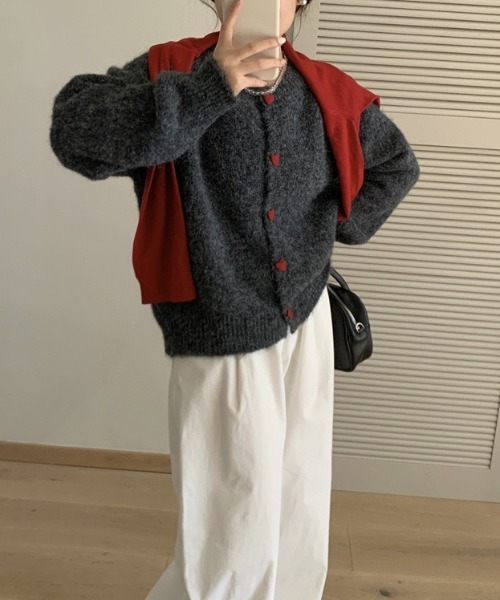 deux amour(ドゥーザムール)の「ハートボタンクルーネックニットカーデ(カーディガン/ボレロ・レディース・アイボリー/グレー/チャコールグレー/ベージュ/イエロー/ネイビー・FREE)」の9枚目の写真