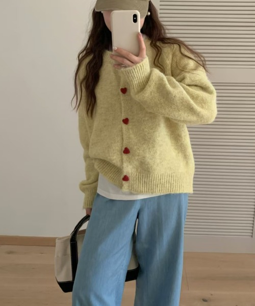 deux amour(ドゥーザムール)の「ハートボタンクルーネックニットカーデ(カーディガン/ボレロ・レディース・アイボリー/グレー/チャコールグレー/ベージュ/イエロー/ネイビー・FREE)」の16枚目の写真