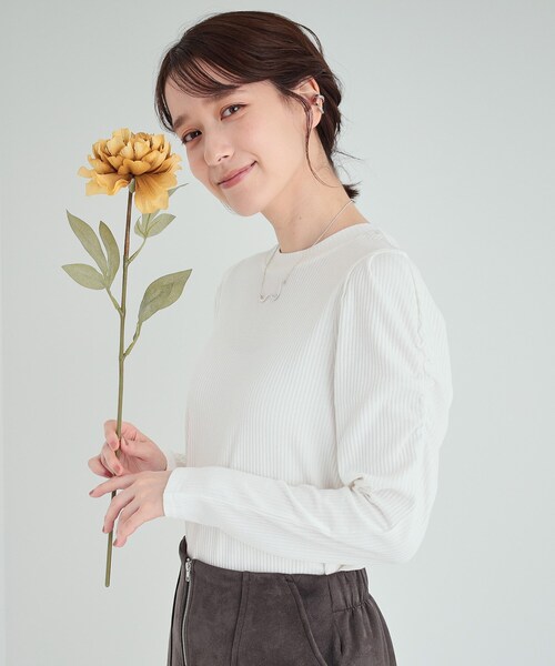 DRESKIP（ドレスキップ）の「◆きれいめにもモードにも　テレコパワショルトップス（Tシャツ/カットソー・レディース・イエロー/オフホワイト/ホワイト系5/ブラック・02/03/04）」の2枚目の写真