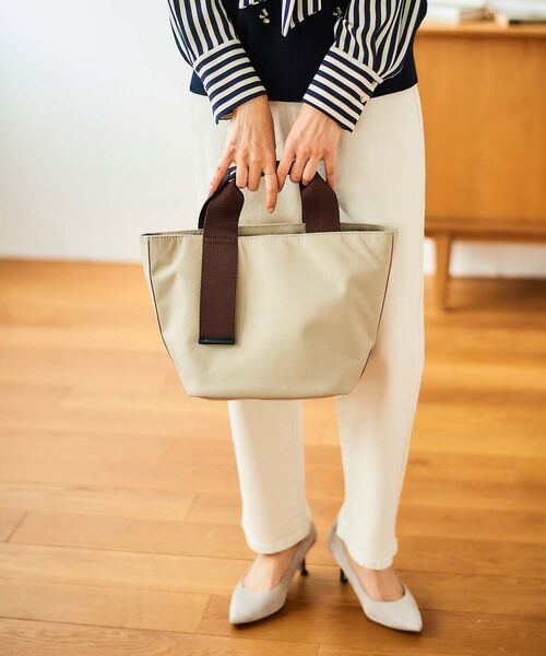 le.coeur blanc（ルクールブラン）の「テープハンドルナイロントート（トートバッグ・レディース・ベージュ/ブラック・FREE）」の6枚目の写真
