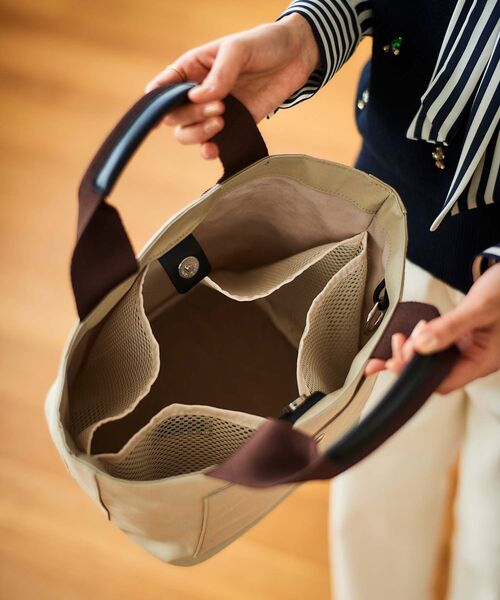 le.coeur blanc（ルクールブラン）の「テープハンドルナイロントート（トートバッグ・レディース・ベージュ/ブラック・FREE）」の9枚目の写真