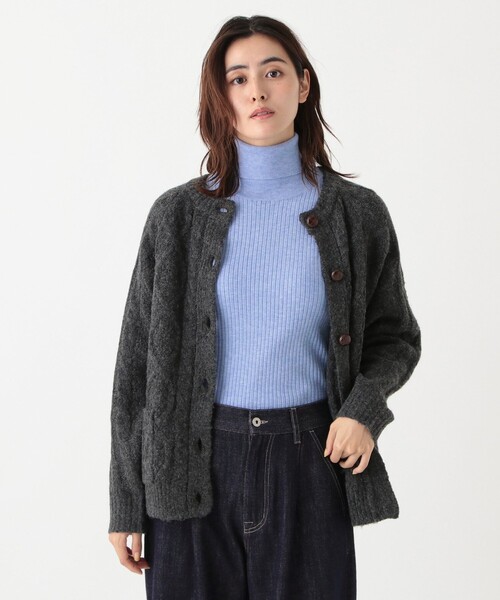 Afternoon Tea(アフタヌーンティー)の「パール付きタートルニットプルオーバー(ニット/セーター・レディース・ライトブルー/ネイビー/グレー・MEDIUM)」の2枚目の写真