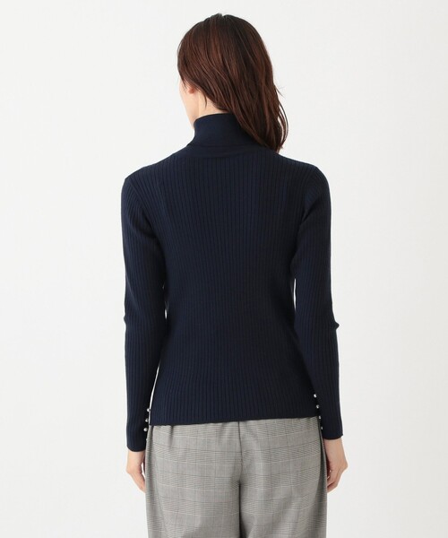 Afternoon Tea(アフタヌーンティー)の「パール付きタートルニットプルオーバー(ニット/セーター・レディース・ライトブルー/ネイビー/グレー・MEDIUM)」の11枚目の写真