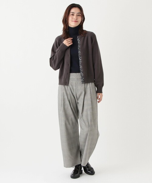 Afternoon Tea(アフタヌーンティー)の「パール付きタートルニットプルオーバー(ニット/セーター・レディース・ライトブルー/ネイビー/グレー・MEDIUM)」の13枚目の写真