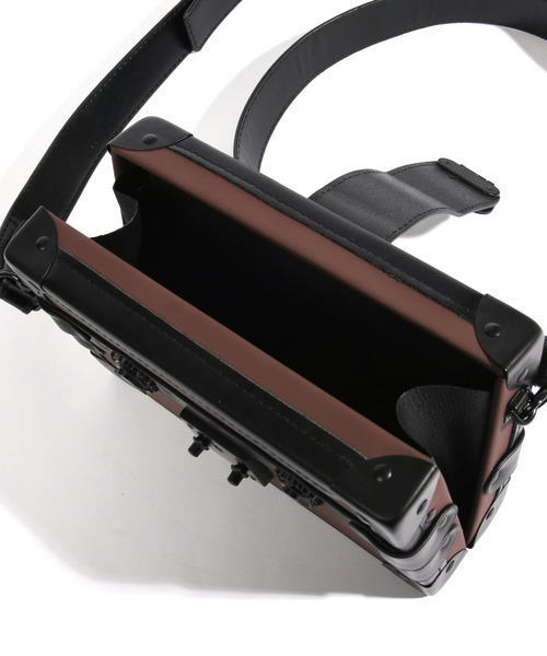 neos（ネオス）の「【neos】合成皮革 トランク型 ミニ ショルダー バッグ（ショルダーバッグ・メンズ・ブラック/ブラウン・FREE）」の5枚目の写真