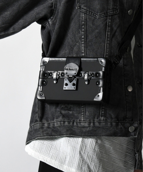 neos（ネオス）の「【neos】合成皮革 トランク型 ミニ ショルダー バッグ（ショルダーバッグ・メンズ・ブラック/ブラウン・FREE）」の11枚目の写真