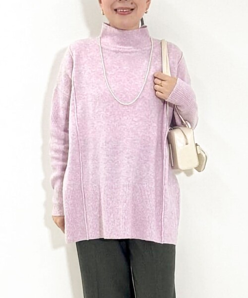 MICO COULIER(ミコクリエ)の「特紡毛異ゲージボトルネックチュニックニット(ニット/セーター・レディース・オフホワイト/グリーン/ライトグレー/ラベンダー・38)」の4枚目の写真