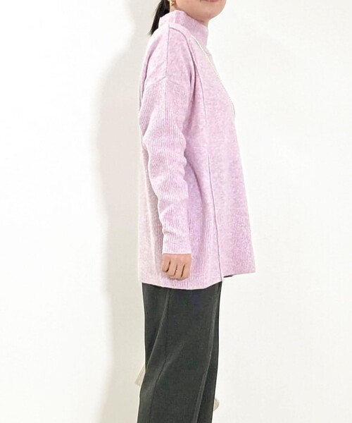 MICO COULIER(ミコクリエ)の「特紡毛異ゲージボトルネックチュニックニット(ニット/セーター・レディース・オフホワイト/グリーン/ライトグレー/ラベンダー・38)」の6枚目の写真