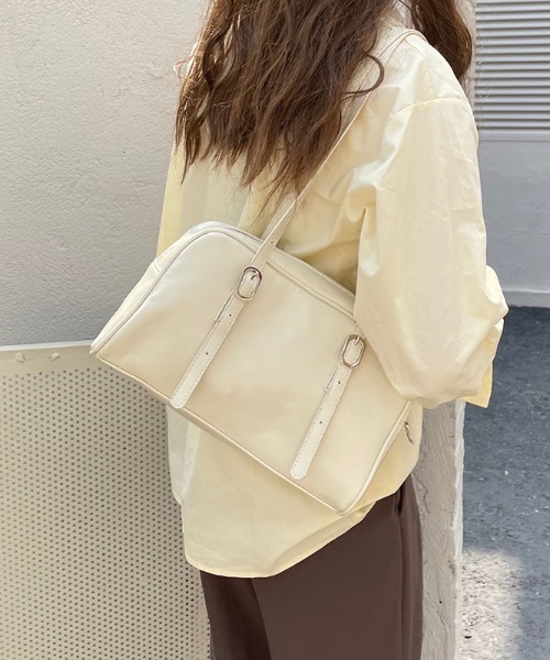 Teem Store(チームストア)の「ロングハンドルスクエアショルダーバッグ(ショルダーバッグ・レディース・ブラック/アイボリー・M)」の4枚目の写真