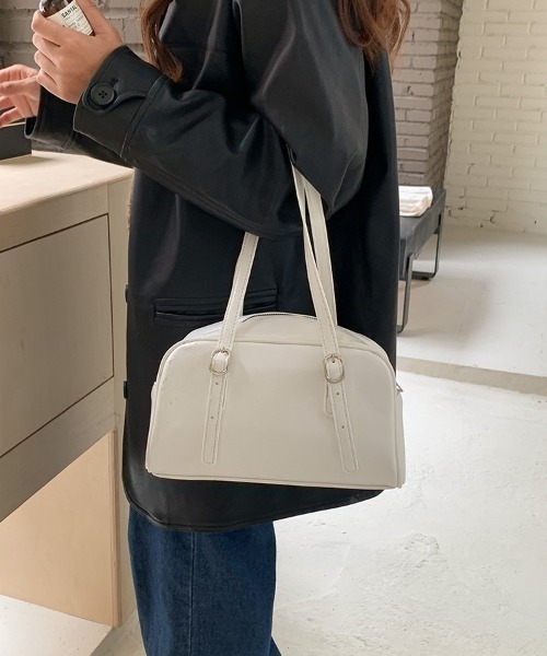 Teem Store(チームストア)の「ロングハンドルスクエアショルダーバッグ(ショルダーバッグ・レディース・ブラック/アイボリー・M)」の5枚目の写真