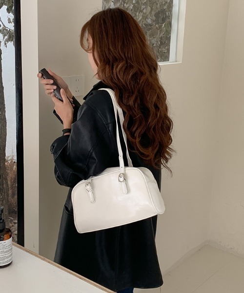 Teem Store(チームストア)の「ロングハンドルスクエアショルダーバッグ(ショルダーバッグ・レディース・ブラック/アイボリー・M)」の18枚目の写真