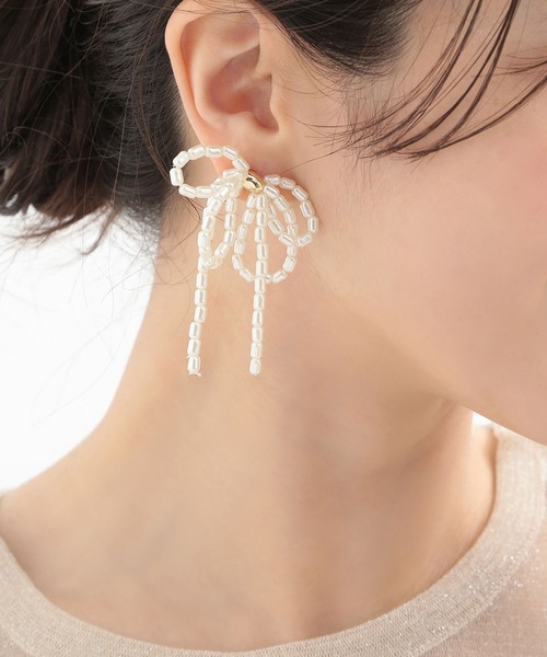 ecru〉 パールリボンピアス（ピアス（両耳用））｜CALIN
