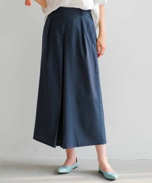 リネンタッチ素材のタック入りスカンツ