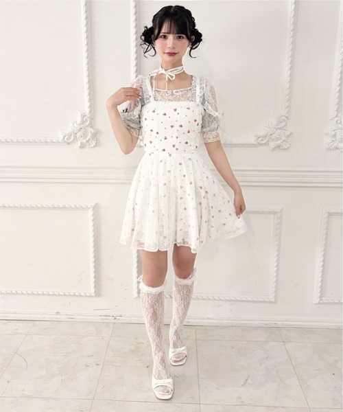 Ank Rouge(アンクルージュ)の「リボンとお花のキャミワンピース(ワンピース・レディース・ホワイト/ブラック・M)」の4枚目の写真