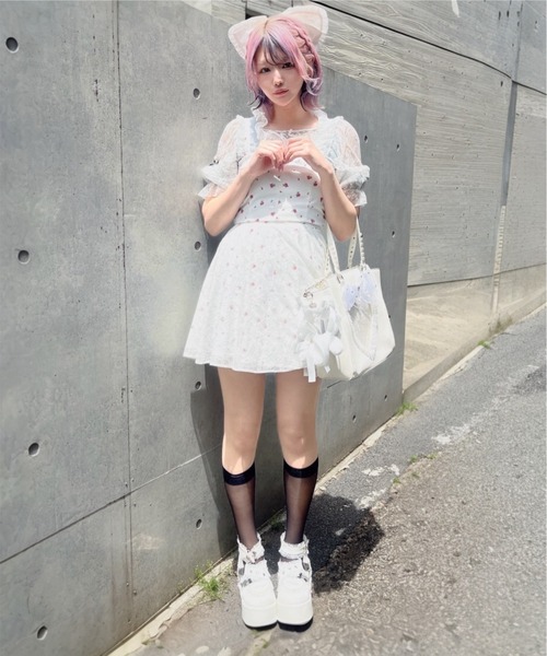 Ank Rouge(アンクルージュ)の「リボンとお花のキャミワンピース(ワンピース・レディース・ホワイト/ブラック・M)」の20枚目の写真