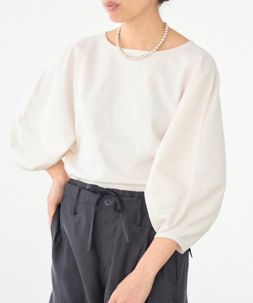IENA(イエナ)の「《WEB・一部店舗限定》コットンストレッチバルーンスリーブプルオーバー(ニット/セーター・レディース・ブラック/スカイブルー/ホワイト・FREE)」の17枚目の写真