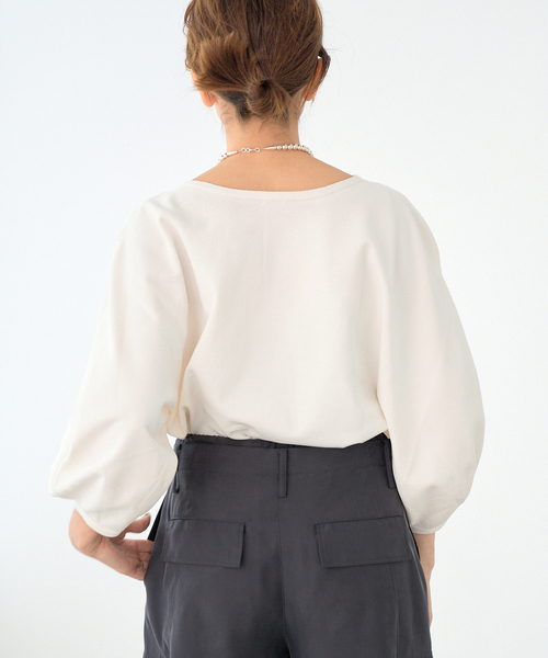 IENA(イエナ)の「《WEB・一部店舗限定》コットンストレッチバルーンスリーブプルオーバー(ニット/セーター・レディース・ブラック/スカイブルー/ホワイト・FREE)」の19枚目の写真
