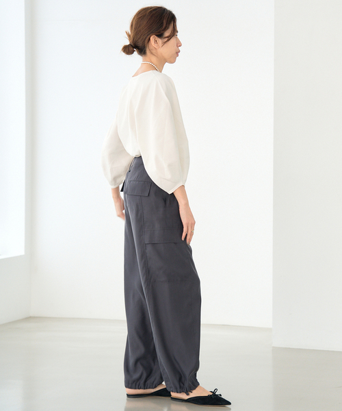 IENA(イエナ)の「《WEB・一部店舗限定》コットンストレッチバルーンスリーブプルオーバー(ニット/セーター・レディース・ブラック/スカイブルー/ホワイト・FREE)」の21枚目の写真