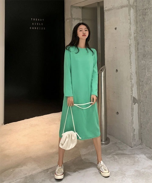 urge：（アージコロン ）の「【URGE：】クルーネック 推し活 ６色展開 長袖 カットソー ワンピース（Tシャツ/カットソー・レディース・グリーン/オレンジ/ブルー/イエロー/ホワイト/ブラック・SMALL/MEDIUM/LARGE/X-LARGE）」の15枚目の写真