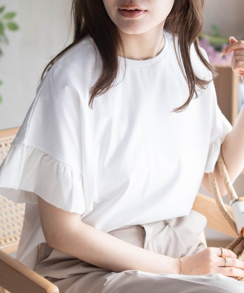 HusHusH(ハッシュアッシュ)の「HusHusH 袖フリルプルオーバー(Tシャツ/カットソー・レディース・グレイッシュベージュ/ブラック/オフホワイト・M/L)」の2枚目の写真