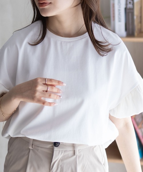 HusHusH(ハッシュアッシュ)の「HusHusH 袖フリルプルオーバー(Tシャツ/カットソー・レディース・グレイッシュベージュ/ブラック/オフホワイト・M/L)」の7枚目の写真