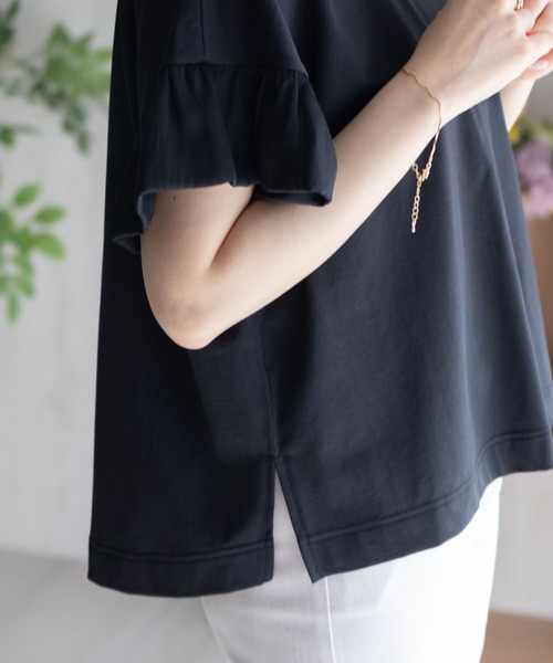 HusHusH(ハッシュアッシュ)の「HusHusH 袖フリルプルオーバー(Tシャツ/カットソー・レディース・グレイッシュベージュ/ブラック/オフホワイト・M/L)」の13枚目の写真