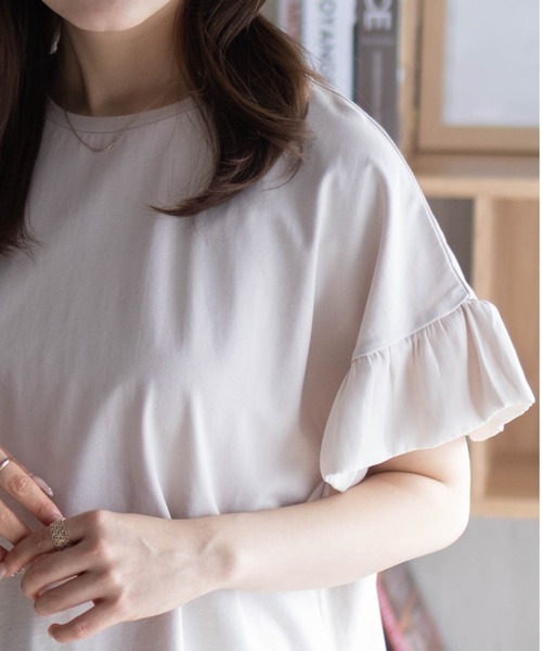 HusHusH(ハッシュアッシュ)の「HusHusH 袖フリルプルオーバー(Tシャツ/カットソー・レディース・グレイッシュベージュ/ブラック/オフホワイト・M/L)」の17枚目の写真