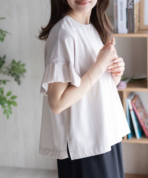 HusHusH(ハッシュアッシュ)の「HusHusH 袖フリルプルオーバー(Tシャツ/カットソー・レディース・グレイッシュベージュ/ブラック/オフホワイト・M/L)」の16枚目の写真