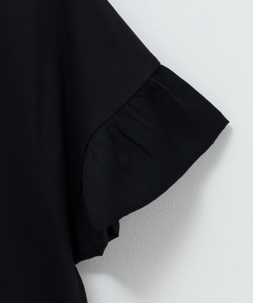 HusHusH(ハッシュアッシュ)の「HusHusH 袖フリルプルオーバー(Tシャツ/カットソー・レディース・グレイッシュベージュ/ブラック/オフホワイト・M/L)」の18枚目の写真